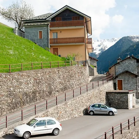 Casa La Lanterna Nelle Alpi Orobiche Semesterbostad *